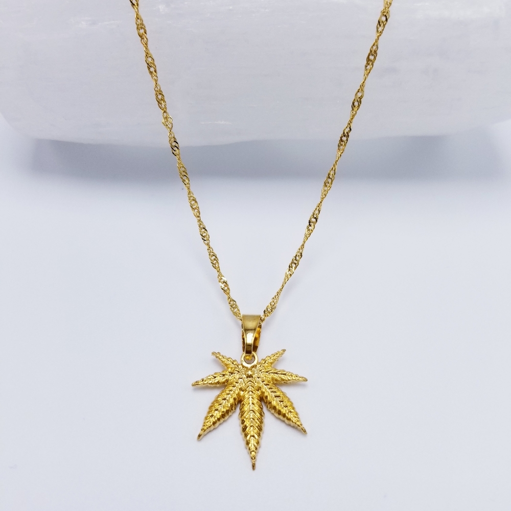 Gold leaf pendant necklace